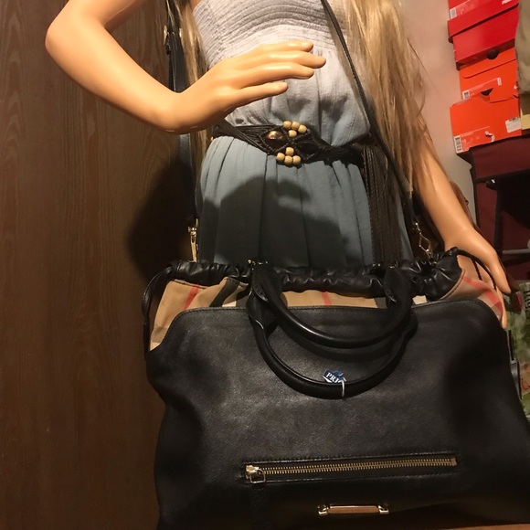 Auth Burberry large 2 way leather and plaid bag - Picture 6 of 7